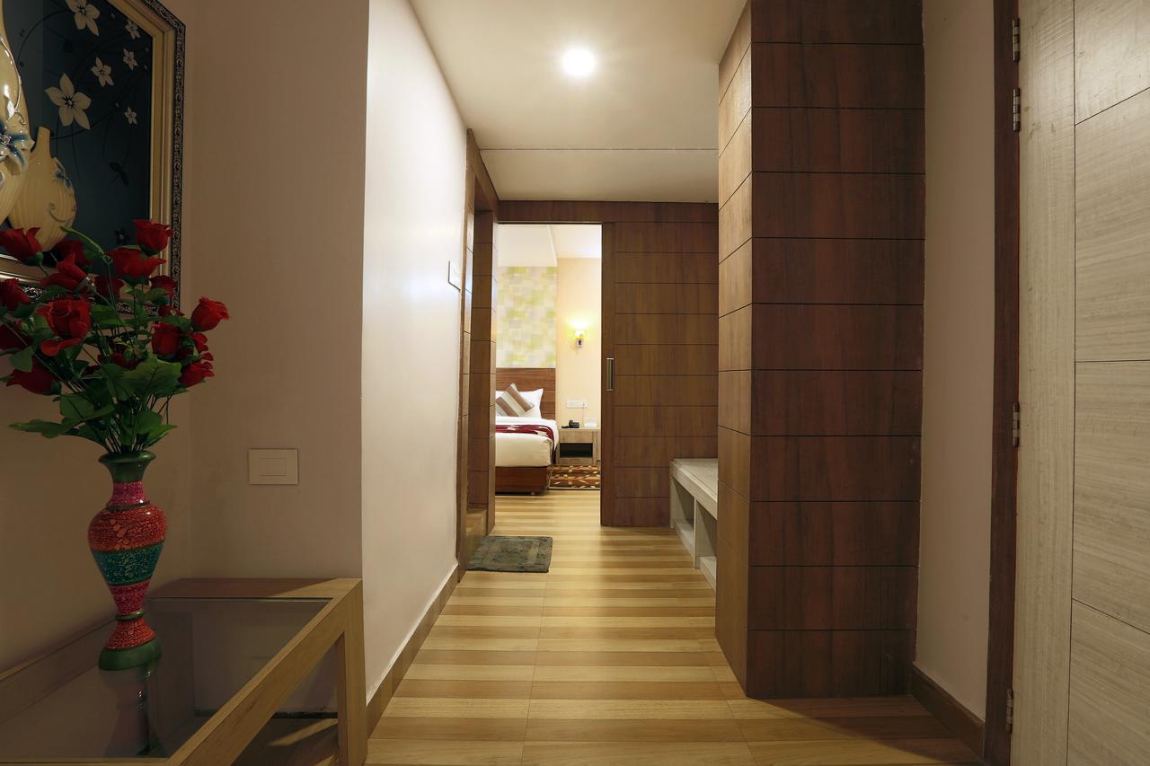 Hotel Sj International Ґувахаті Екстер'єр фото