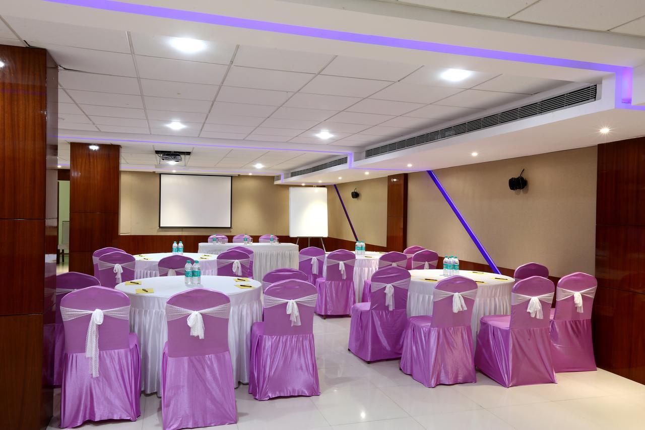 Hotel Sj International Ґувахаті Екстер'єр фото