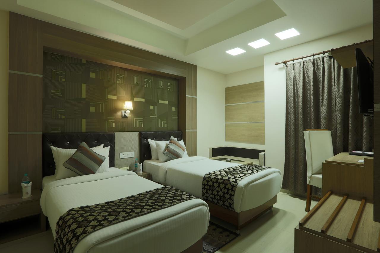 Hotel Sj International Ґувахаті Екстер'єр фото