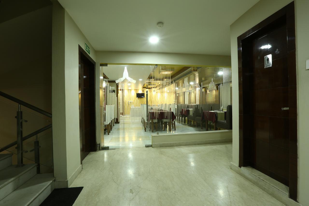 Hotel Sj International Ґувахаті Екстер'єр фото