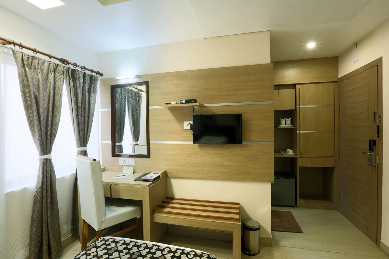 Hotel Sj International Ґувахаті Екстер'єр фото